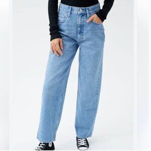 BDG Urban Outfitters Baggy High Rise Jeans in Women's Size 26 Light Wash